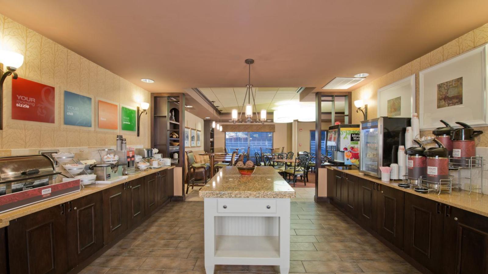 Russell Inn And Suites Старквилл Экстерьер фото
