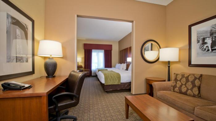 Russell Inn And Suites Старквилл Экстерьер фото